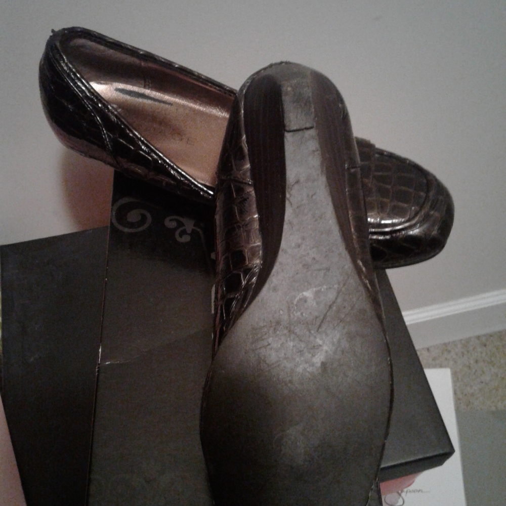 Shoes - Picture 2 of 2